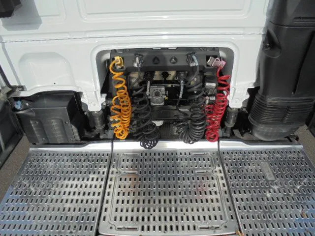 Tractor unit DAF XF 440 EURO 6: picture 16