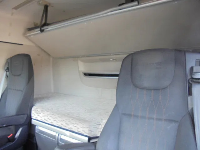 Tractor unit DAF XF 450: picture 13