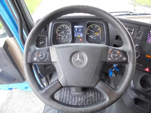 Tractor unit Mercedes-Benz Actros 1842 LS EUR6: picture 9