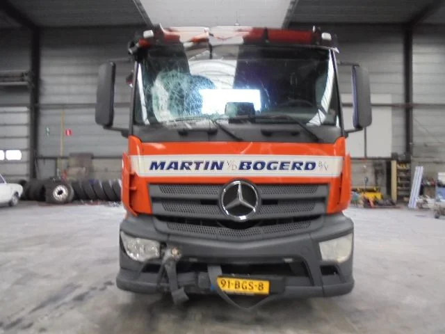 Mercedes-Benz Antos 1832 CABINE SCHADE - Tractor unit: picture 2 Mercedes-Benz Antos 1832 CABINE SCHADE - Tractor unit: picture 2