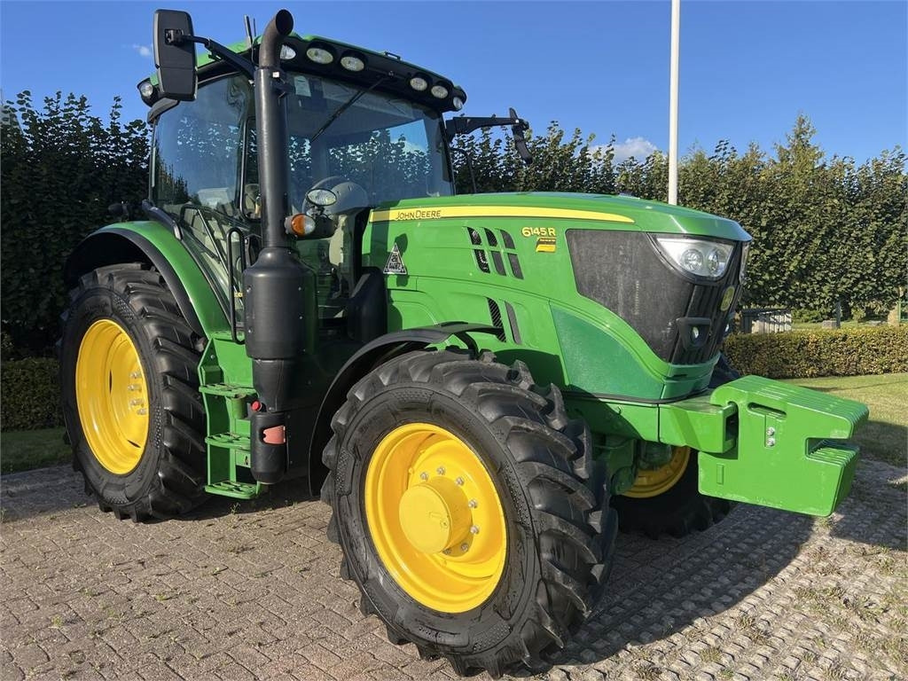 John Deere 6145R - Farm tractor: picture 3 John Deere 6145R - Farm tractor: picture 3