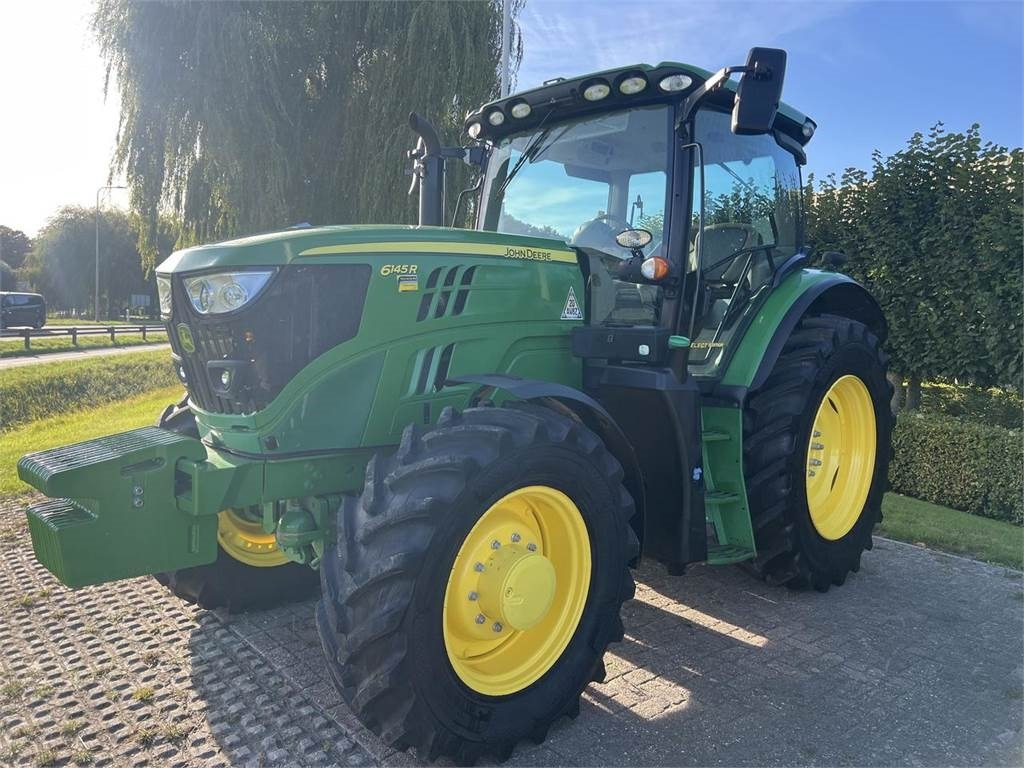 John Deere 6145R - Farm tractor: picture 2 John Deere 6145R - Farm tractor: picture 2