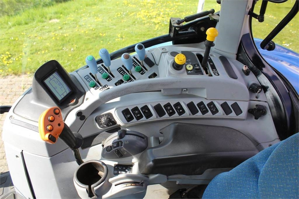 Farm tractor New Holland T7050: picture 14