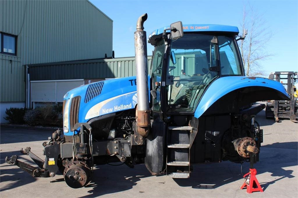 New Holland T8020 - Farm tractor: picture 1 New Holland T8020 - Farm tractor: picture 1