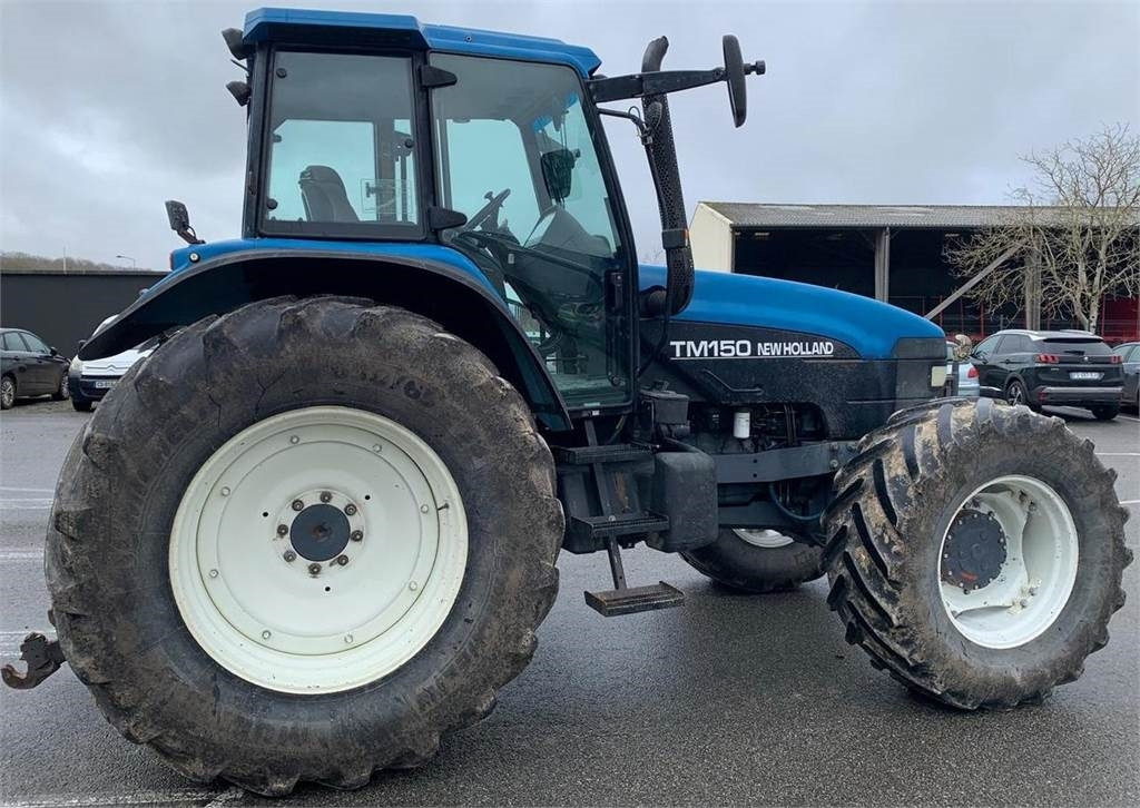 New Holland TM150 - Farm tractor: picture 2 New Holland TM150 - Farm tractor: picture 2