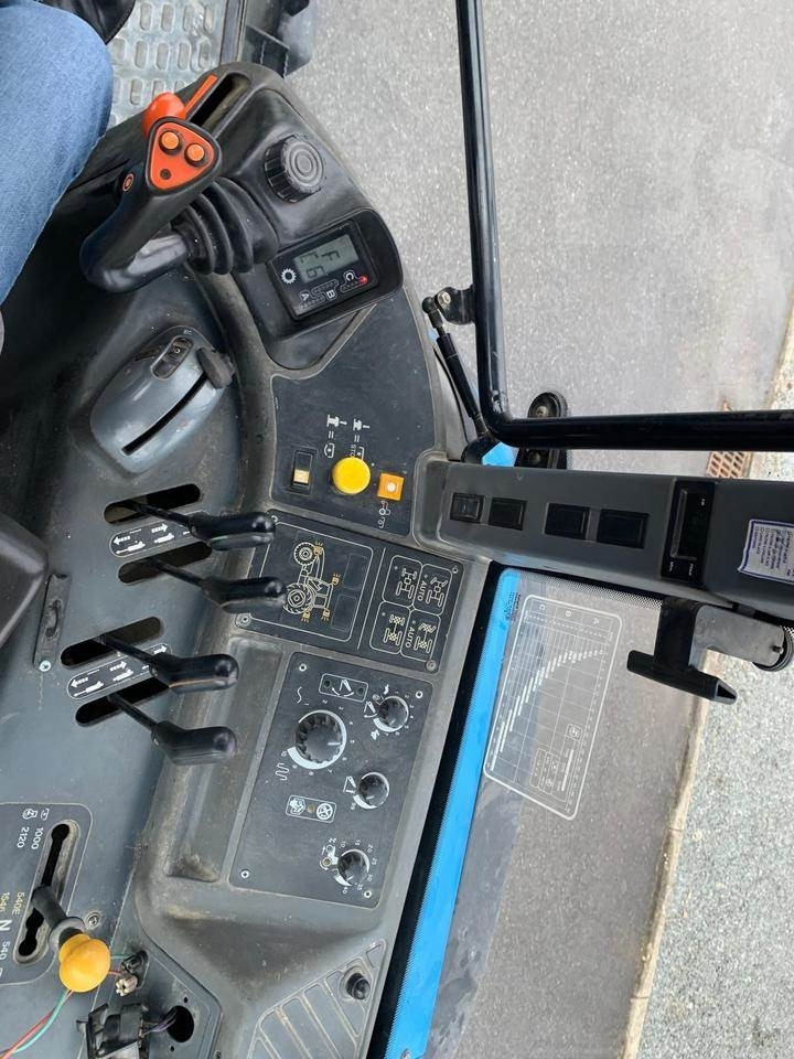 Farm tractor New Holland TM150: picture 12