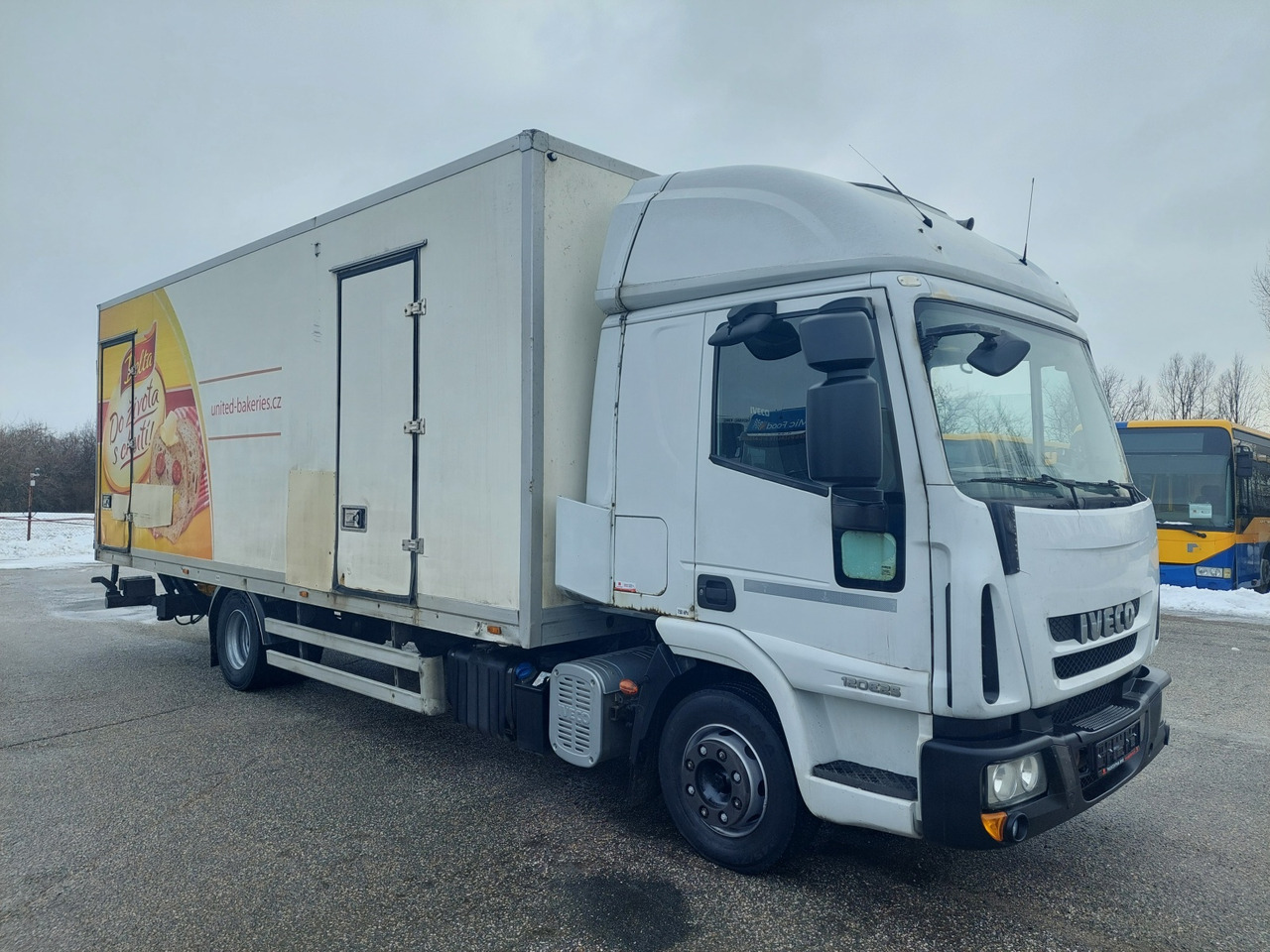 Iveco EuroCargo ML120EL22 - Box truck: picture 2 Iveco EuroCargo ML120EL22 - Box truck: picture 2