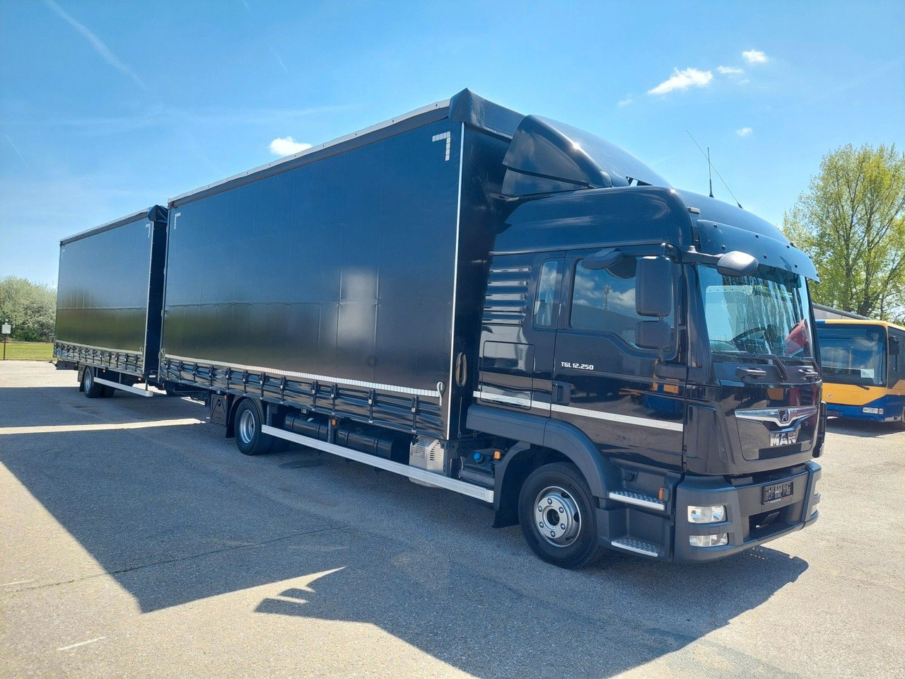 MAN TGL 12.250 BL 4x2 + Anhänger KONAR 38 Paletten - Curtain side truck: picture 2 MAN TGL 12.250 BL 4x2 + Anhänger KONAR 38 Paletten - Curtain side truck: picture 2