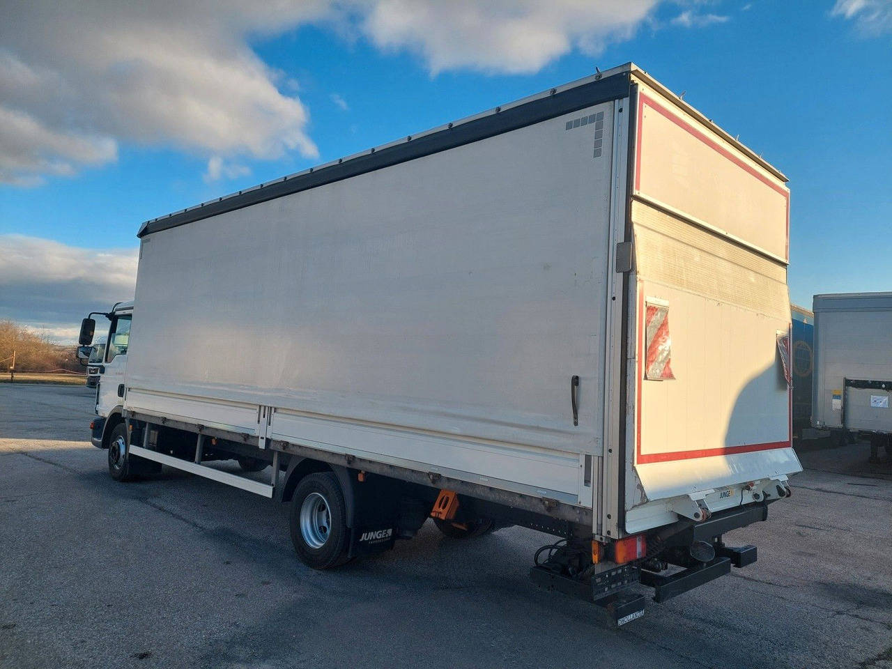 MAN TGL 12.250 BL 4x2 Edscha L 7,28 m - Curtain side truck: picture 3 MAN TGL 12.250 BL 4x2 Edscha L 7,28 m - Curtain side truck: picture 3