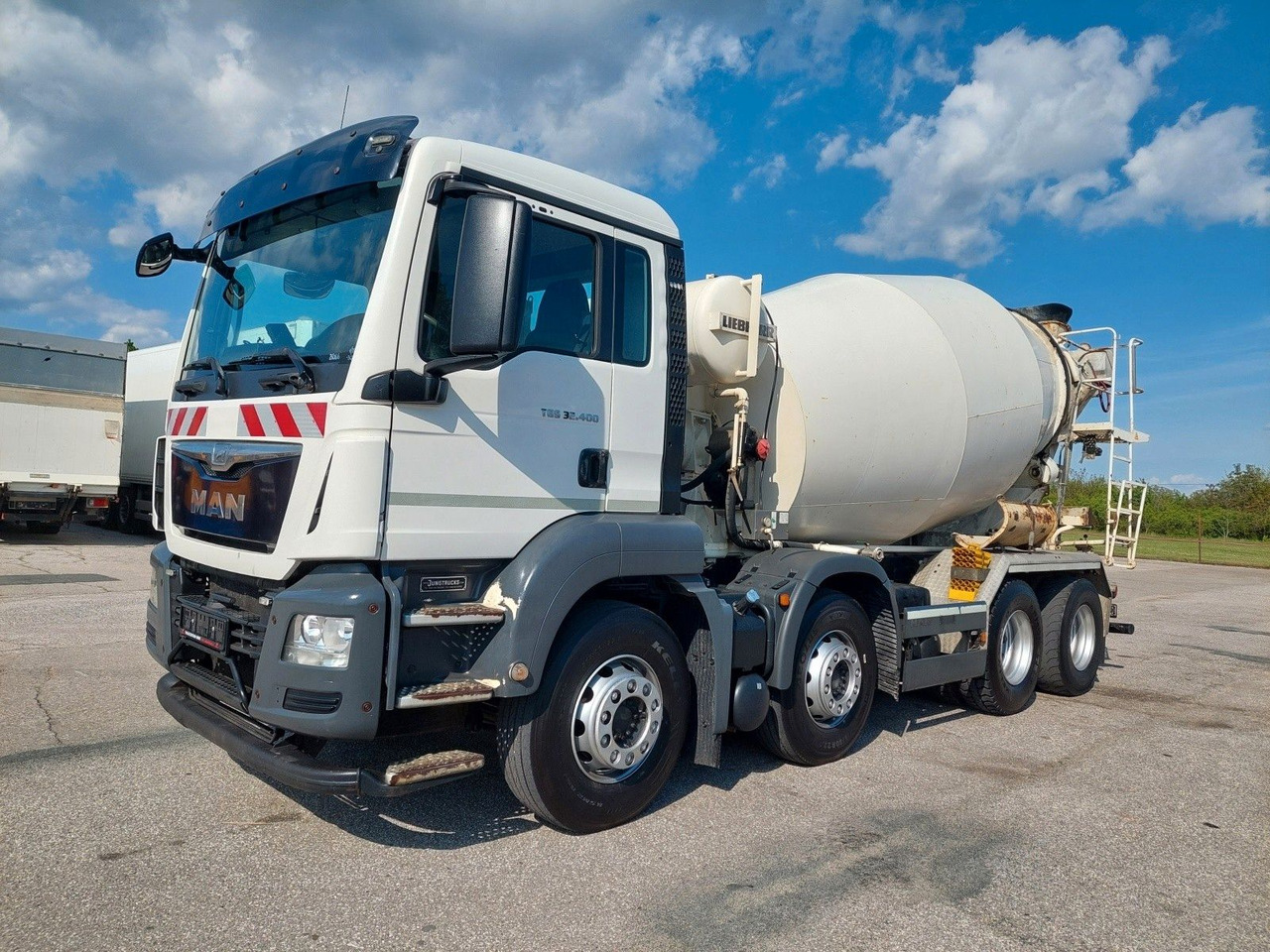 MAN TGS 32.400 8X4 BB Liebherr 9 m³ - Concrete mixer truck: picture 1 MAN TGS 32.400 8X4 BB Liebherr 9 m³ - Concrete mixer truck: picture 1