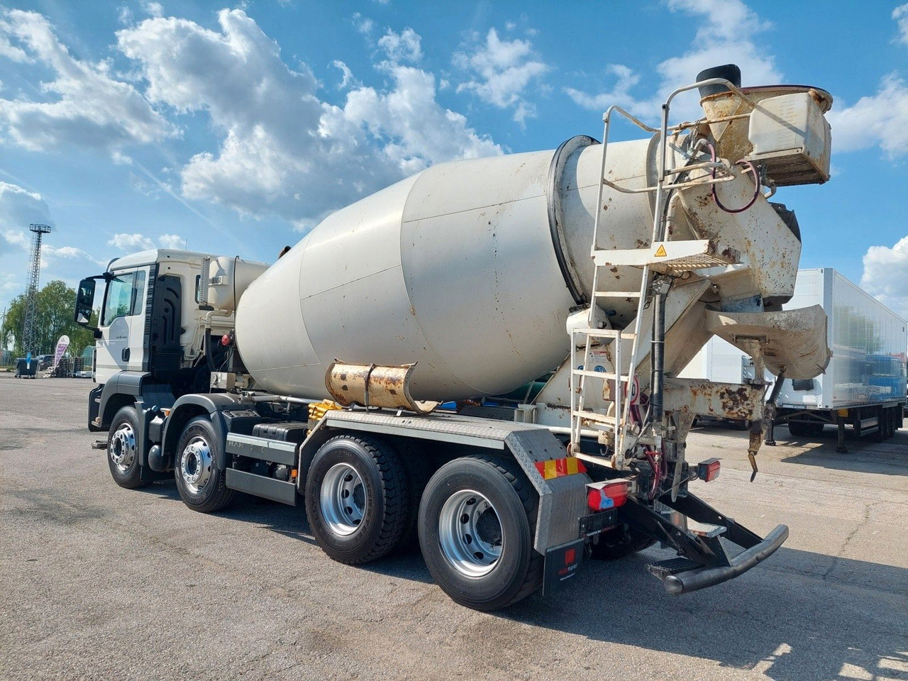 MAN TGS 32.400 8X4 BB Liebherr 9 m³ - Concrete mixer truck: picture 3 MAN TGS 32.400 8X4 BB Liebherr 9 m³ - Concrete mixer truck: picture 3