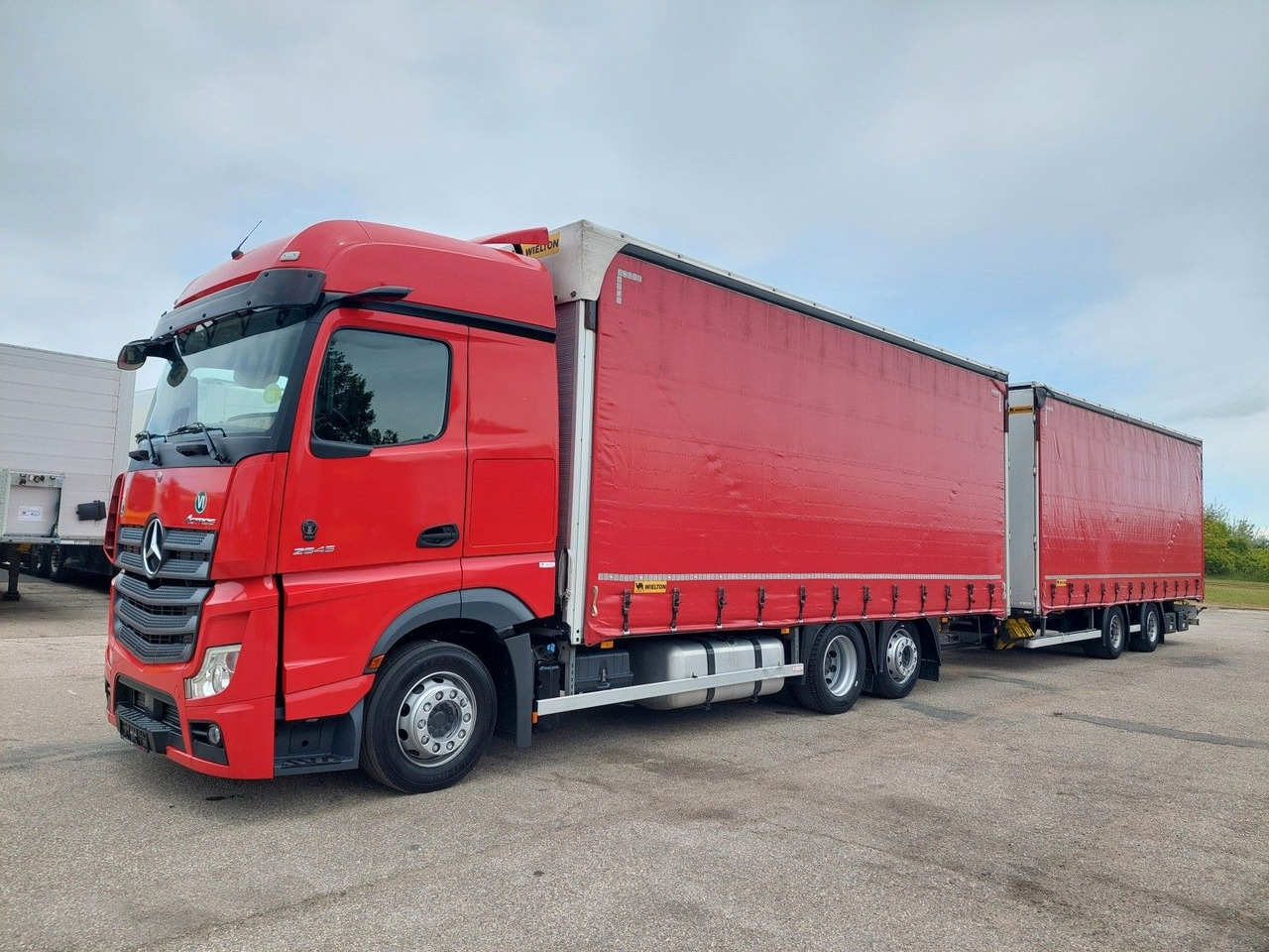 Mercedes-Benz Actros 2545 L/NR 6x2 + Wielton PC2K Durchbar - Curtain side truck: picture 1 Mercedes-Benz Actros 2545 L/NR 6x2 + Wielton PC2K Durchbar - Curtain side truck: picture 1