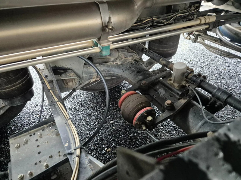 Tanker semi-trailer for transportation of milk Magyar 29000L INSULATED INOX TANK - 1 COMP - HYDRAULIC PUMP: picture 17 Tanker semi-trailer for transportation of milk Magyar 29000L INSULATED INOX TANK - 1 COMP - HYDRAULIC PUMP: picture 17