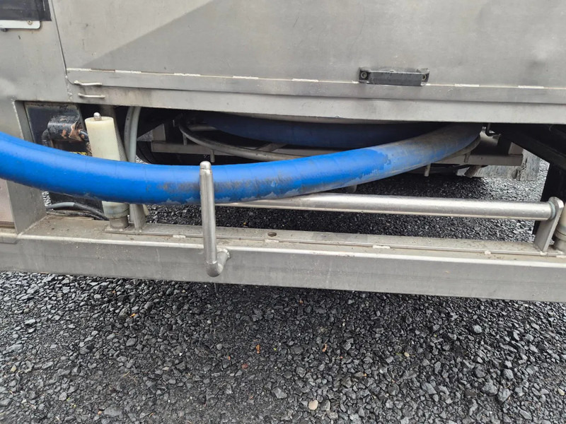 Tanker semi-trailer for transportation of milk Magyar 29000L INSULATED INOX TANK - 1 COMP - HYDRAULIC PUMP: picture 8 Tanker semi-trailer for transportation of milk Magyar 29000L INSULATED INOX TANK - 1 COMP - HYDRAULIC PUMP: picture 8