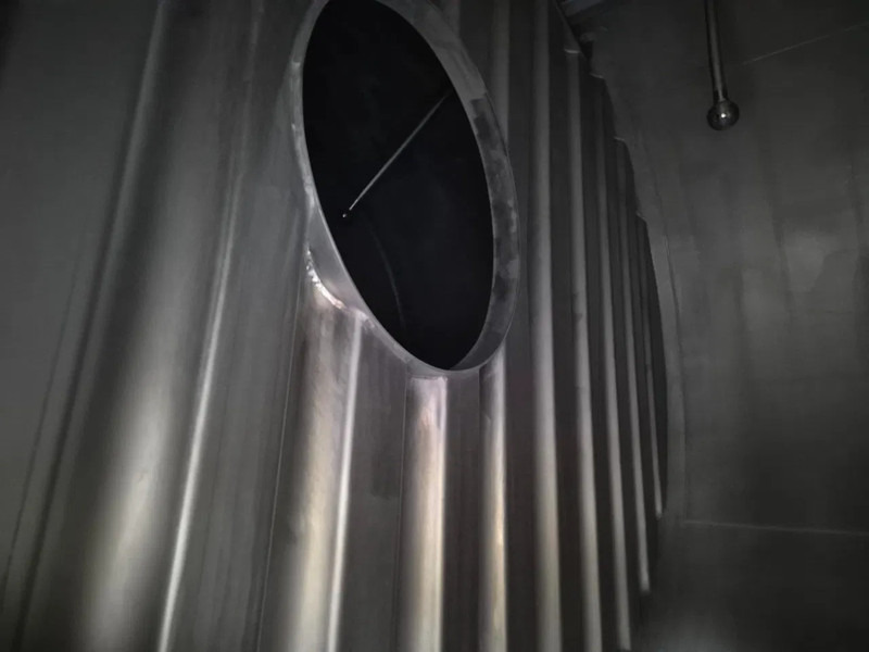 Tanker semi-trailer for transportation of milk Magyar 29000L INSULATED INOX TANK - 1 COMP - HYDRAULIC PUMP: picture 10 Tanker semi-trailer for transportation of milk Magyar 29000L INSULATED INOX TANK - 1 COMP - HYDRAULIC PUMP: picture 10