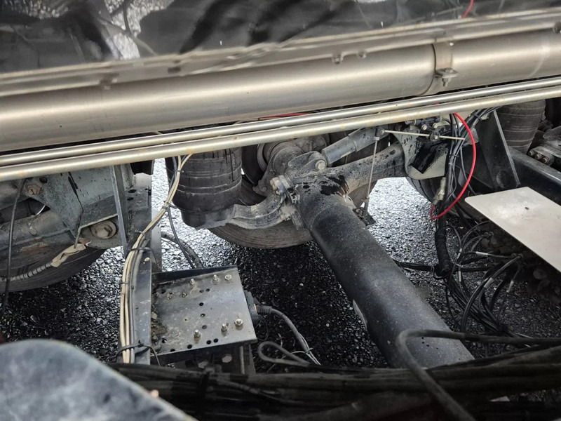 Tanker semi-trailer for transportation of milk Magyar 29000L INSULATED INOX TANK - 1 COMP - HYDRAULIC PUMP: picture 18 Tanker semi-trailer for transportation of milk Magyar 29000L INSULATED INOX TANK - 1 COMP - HYDRAULIC PUMP: picture 18