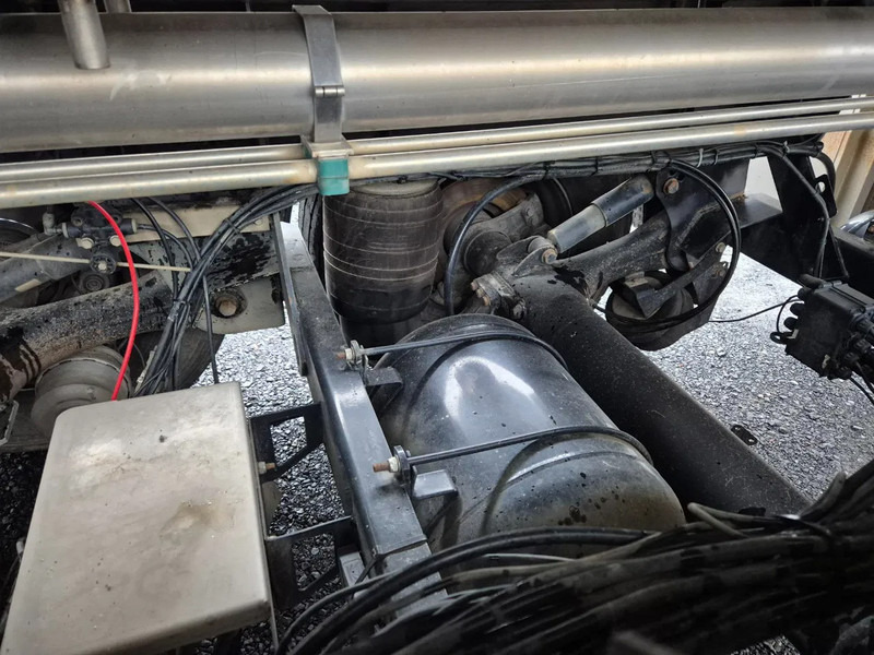 Tanker semi-trailer for transportation of milk Magyar 29000L INSULATED INOX TANK - 1 COMP - HYDRAULIC PUMP: picture 19 Tanker semi-trailer for transportation of milk Magyar 29000L INSULATED INOX TANK - 1 COMP - HYDRAULIC PUMP: picture 19