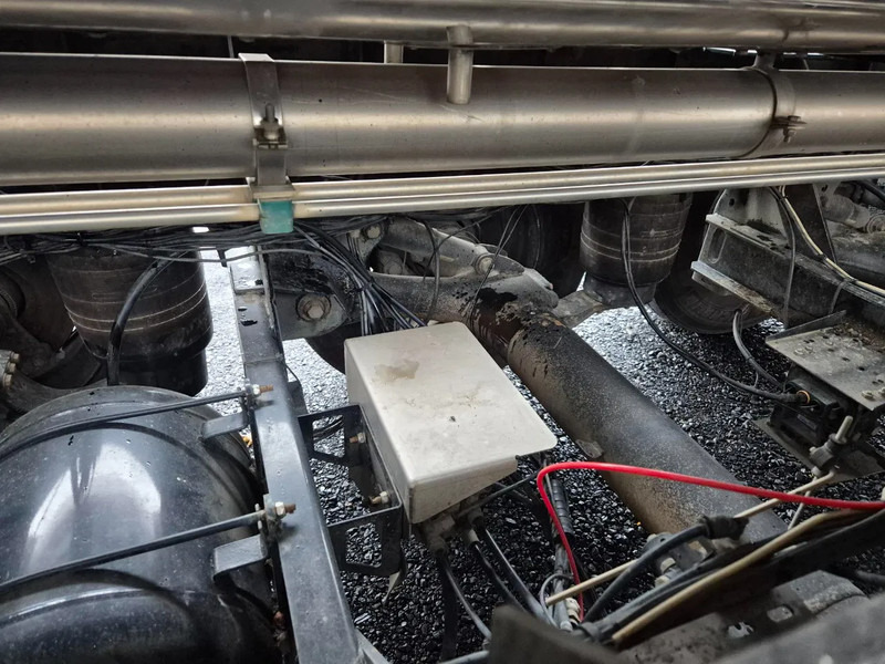 Tanker semi-trailer for transportation of milk Magyar 29000L INSULATED INOX TANK - 1 COMP - HYDRAULIC PUMP: picture 16 Tanker semi-trailer for transportation of milk Magyar 29000L INSULATED INOX TANK - 1 COMP - HYDRAULIC PUMP: picture 16