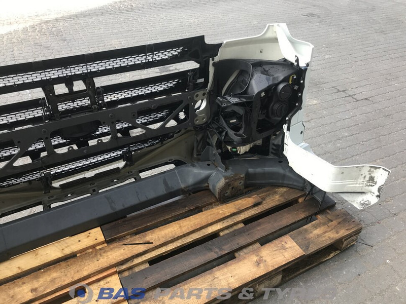 DAF CF Euro 6 Bumper DAF 1907076 - Bumper for Truck: picture 5 DAF CF Euro 6 Bumper DAF 1907076 - Bumper for Truck: picture 5