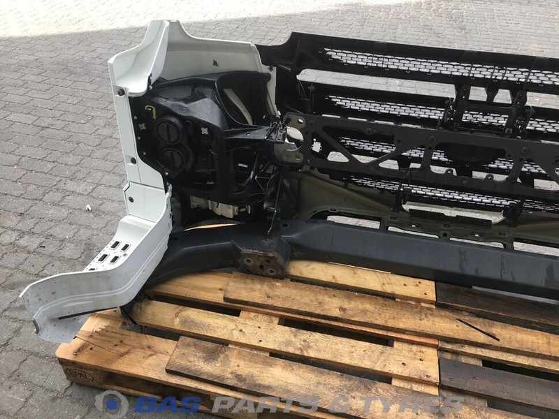 DAF CF Euro 6 Bumper DAF 1907076 - Bumper for Truck: picture 4 DAF CF Euro 6 Bumper DAF 1907076 - Bumper for Truck: picture 4