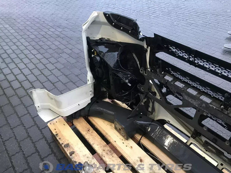 DAF XF106 Bumper DAF 2048272 - Bumper for Truck: picture 4 DAF XF106 Bumper DAF 2048272 - Bumper for Truck: picture 4