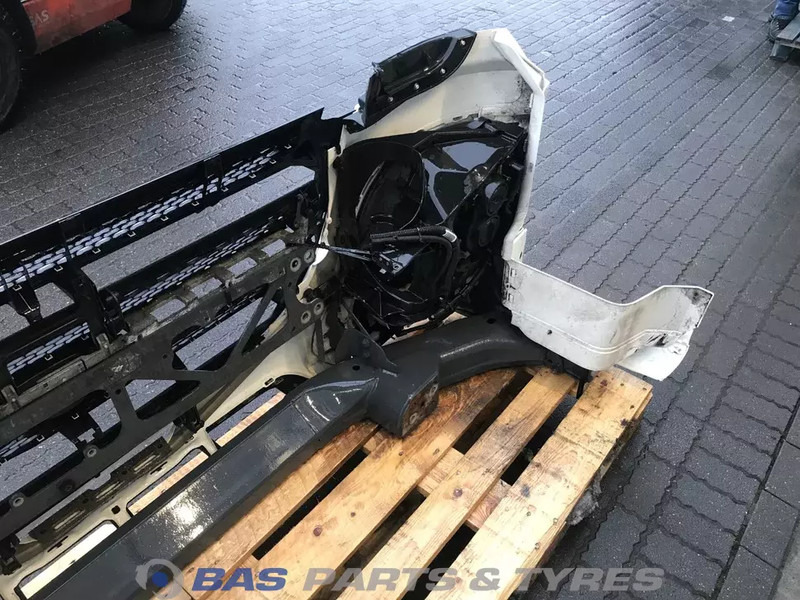 DAF XF106 Bumper DAF 2048272 - Bumper for Truck: picture 5 DAF XF106 Bumper DAF 2048272 - Bumper for Truck: picture 5