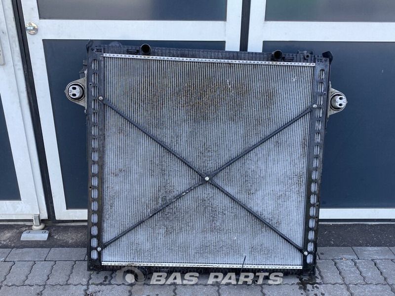 DAF XF106 Radiator DAF 1909449 - Radiator for Truck: picture 1 DAF XF106 Radiator DAF 1909449 - Radiator for Truck: picture 1