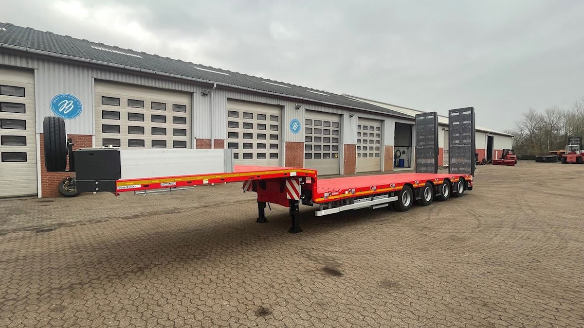 Goldhofer STN-L 4 - Low loader semi-trailer: picture 1 Goldhofer STN-L 4 - Low loader semi-trailer: picture 1