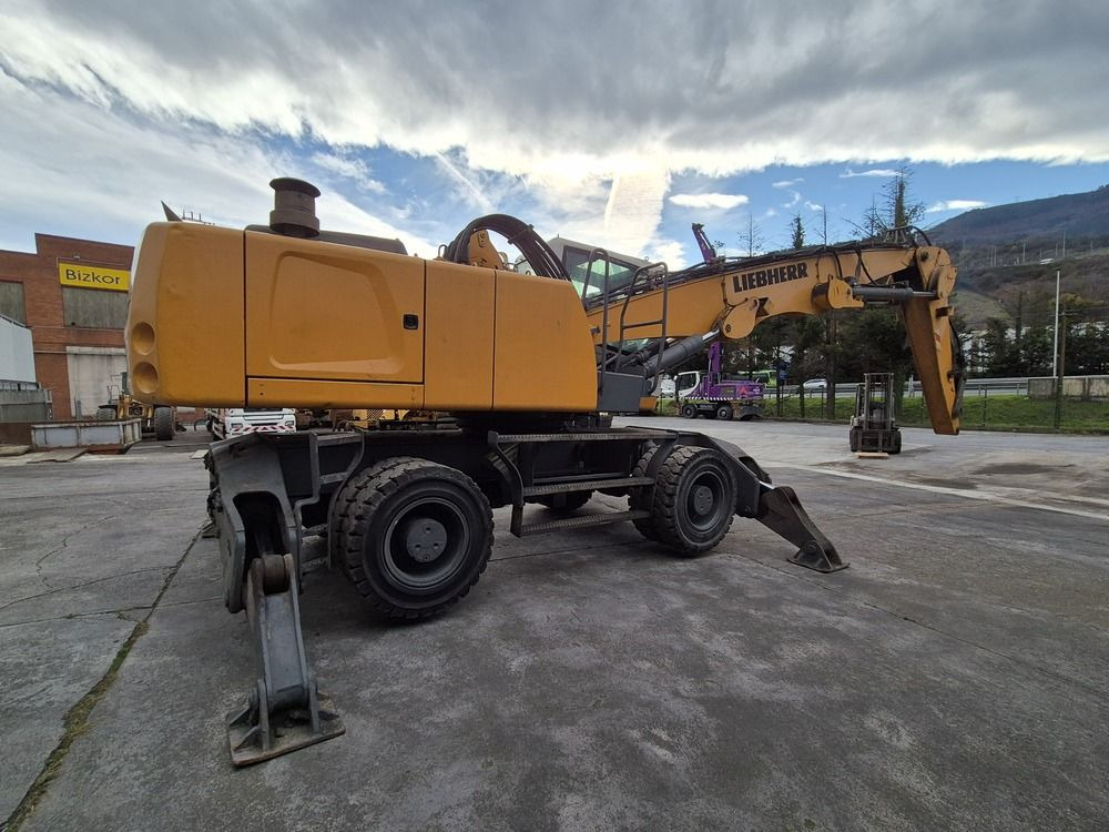 Liebherr LH30M - Waste/ Industry handler: picture 2 Liebherr LH30M - Waste/ Industry handler: picture 2