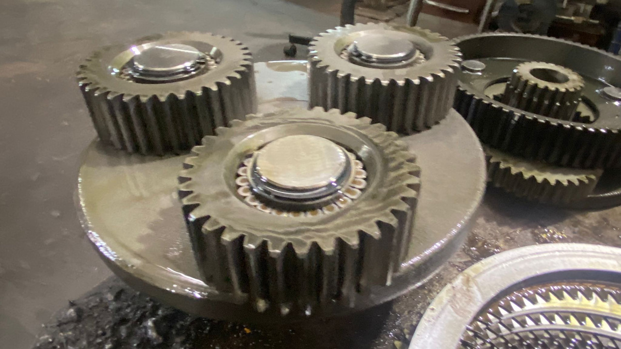 MANDO FINAL FAT450/044 LIEBHERR R954B - Final drive for Construction machinery: picture 3 MANDO FINAL FAT450/044 LIEBHERR R954B - Final drive for Construction machinery: picture 3