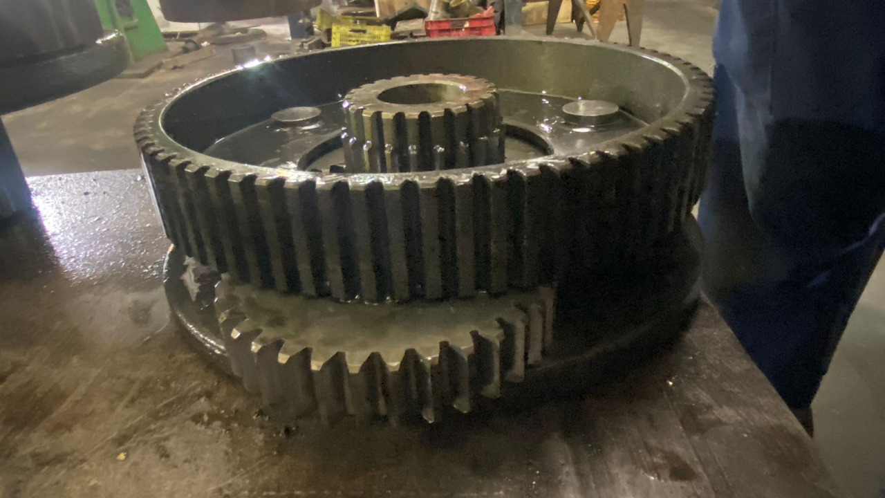 MANDO FINAL FAT450/044 LIEBHERR R954B - Final drive for Construction machinery: picture 5 MANDO FINAL FAT450/044 LIEBHERR R954B - Final drive for Construction machinery: picture 5