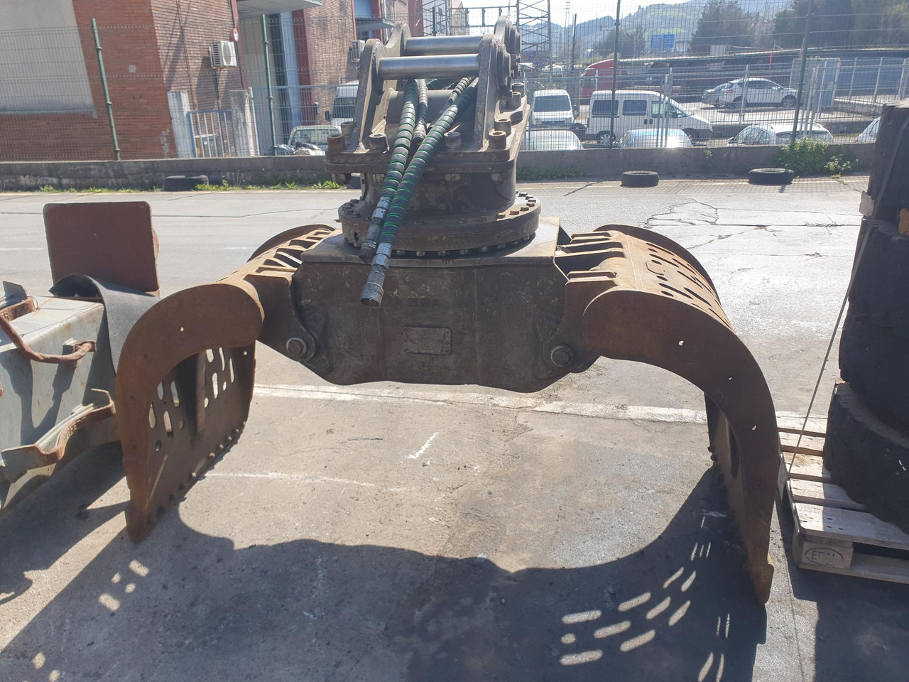 PINZA ESCOLLERA LIEBHERR - Grapple for Construction machinery: picture 1 PINZA ESCOLLERA LIEBHERR - Grapple for Construction machinery: picture 1