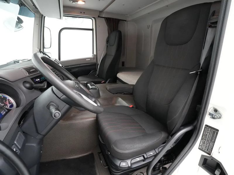 Box truck DAF CF 300 FA Sleeping Cab, New APK, Full Tank, New Tacho, 2t Laadklep: picture 14