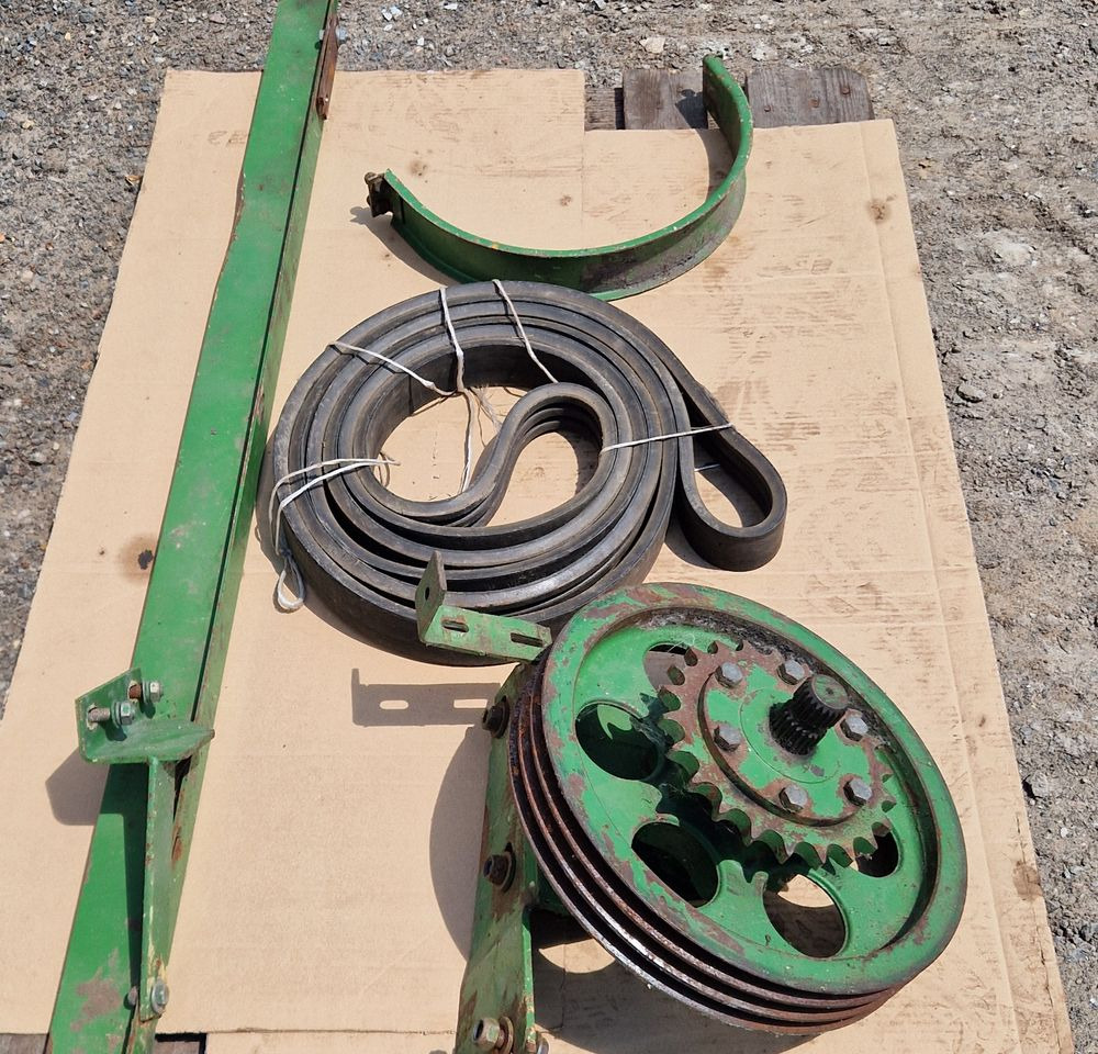 Wyposażenie John deere 965, 975, 1065, 1075, 1166, 1177, 1170 2000 Przystawka do John Deere do napędu hedera do kukurydzy - Attachment for Agricultural machinery: picture 4 Wyposażenie John deere 965, 975, 1065, 1075, 1166, 1177, 1170 2000 Przystawka do John Deere do napędu hedera do kukurydzy - Attachment for Agricultural machinery: picture 4