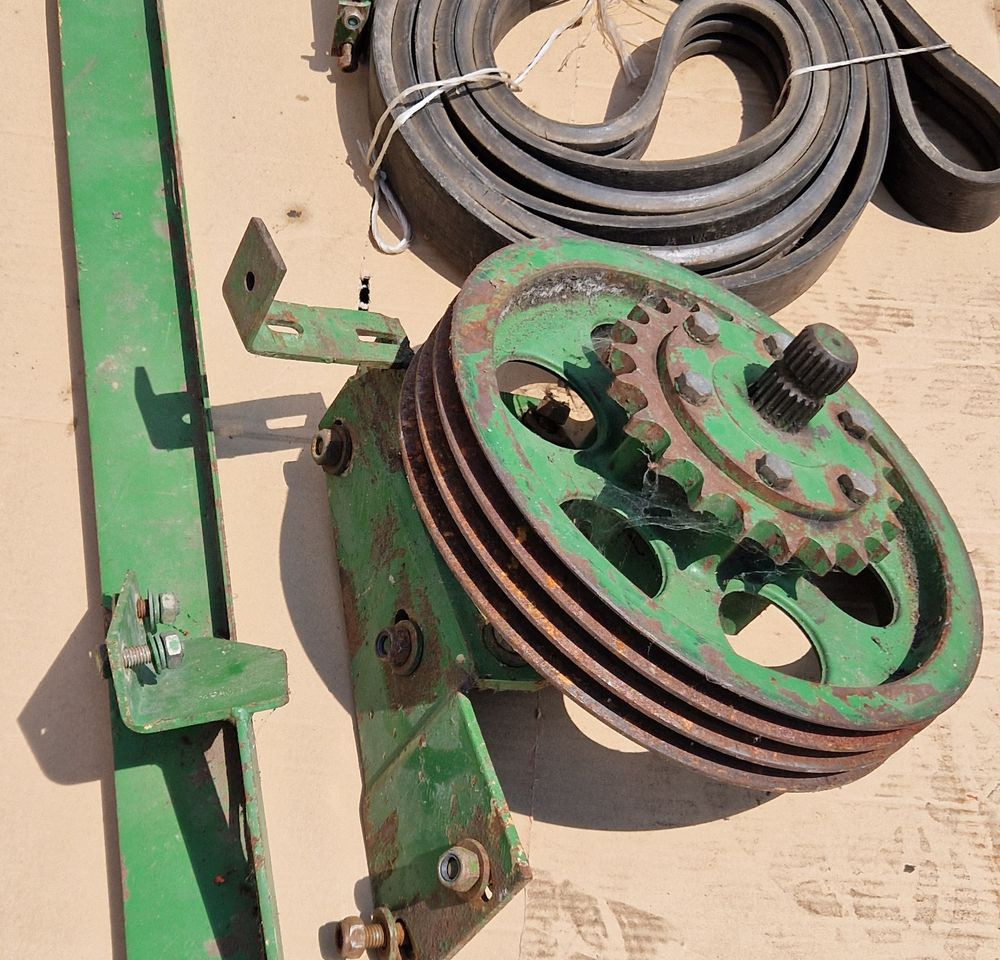 Wyposażenie John deere 965, 975, 1065, 1075, 1166, 1177, 1170 2000 Przystawka do John Deere do napędu hedera do kukurydzy - Attachment for Agricultural machinery: picture 2 Wyposażenie John deere 965, 975, 1065, 1075, 1166, 1177, 1170 2000 Przystawka do John Deere do napędu hedera do kukurydzy - Attachment for Agricultural machinery: picture 2