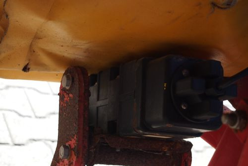 Rozsiewacz nawozów Lely 2 tony z wagą i komputerem wysiewającym - Fertilizer spreader: picture 4 Rozsiewacz nawozów Lely 2 tony z wagą i komputerem wysiewającym - Fertilizer spreader: picture 4