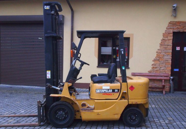 Wózek widłowy Catepillar DP25K 2002 DUPLEX - Diesel forklift: picture 1 Wózek widłowy Catepillar DP25K 2002 DUPLEX - Diesel forklift: picture 1