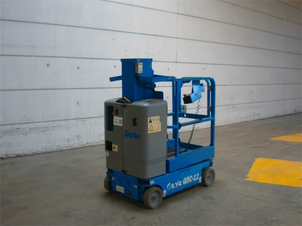 Genie GRC12 - Vertical mast lift: picture 3 Genie GRC12 - Vertical mast lift: picture 3