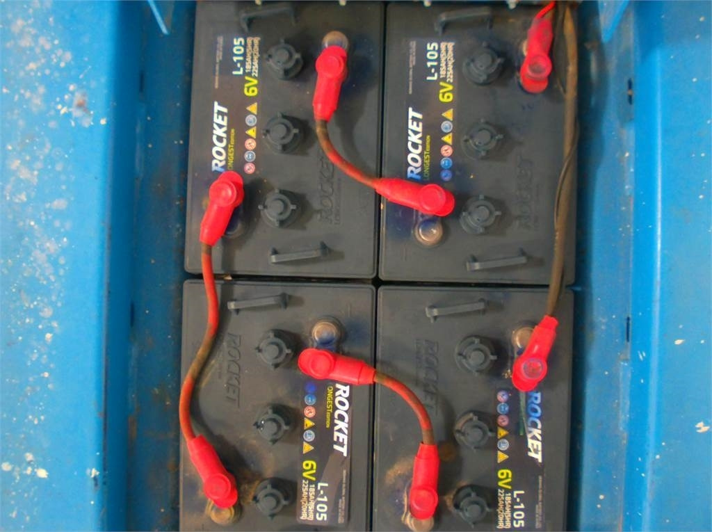 Genie GRC12 - Vertical mast lift: picture 4 Genie GRC12 - Vertical mast lift: picture 4