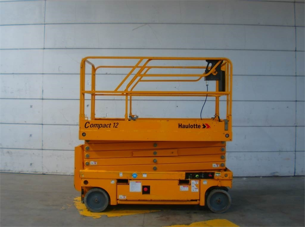 Haulotte Compact 12 - Scissor lift: picture 1 Haulotte Compact 12 - Scissor lift: picture 1