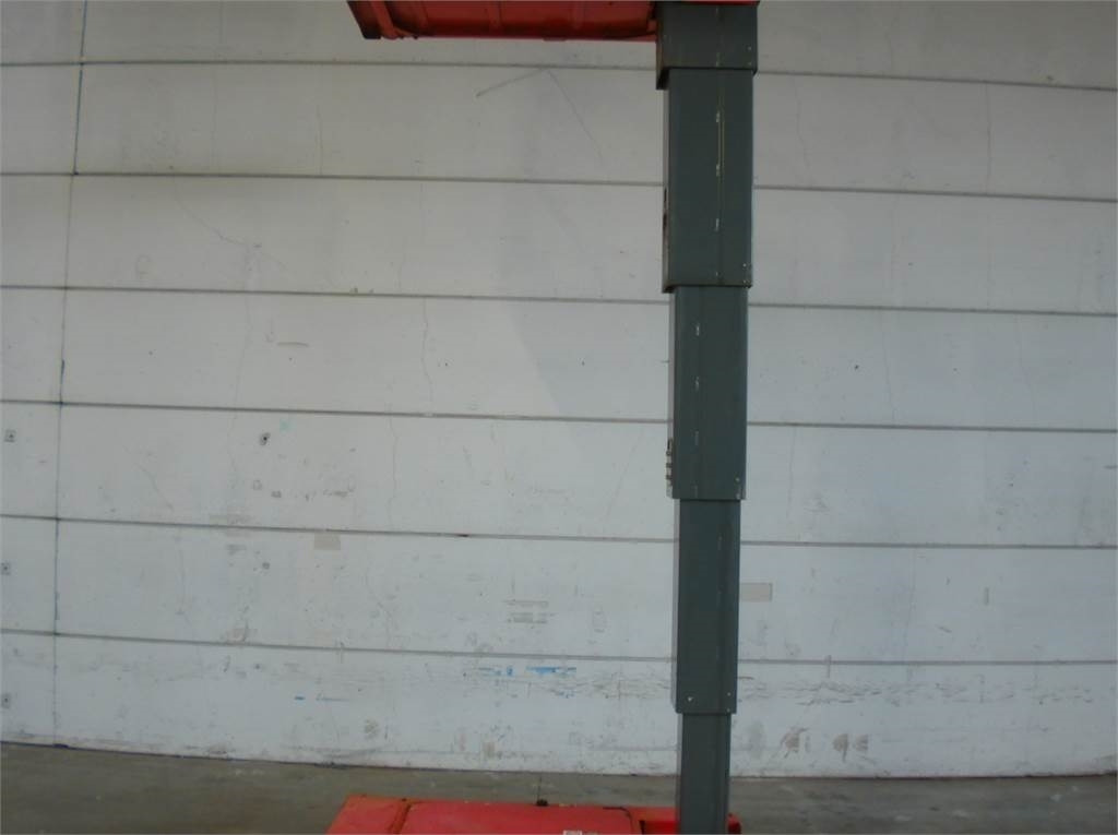 Vertical mast lift SkyJack SJ16: picture 6