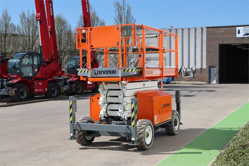Snorkel S3370RTE - Scissor lift: picture 4 Snorkel S3370RTE - Scissor lift: picture 4