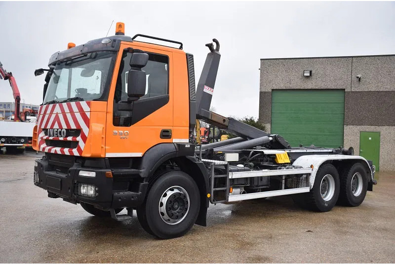 Iveco Trakker 330 - Hook lift truck: picture 3 Iveco Trakker 330 - Hook lift truck: picture 3