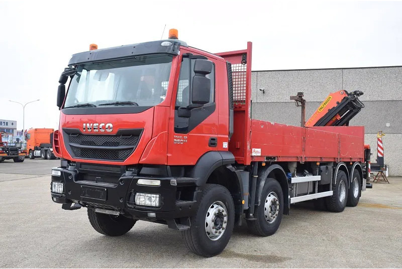 Iveco Trakker 360 - Crane truck: picture 5 Iveco Trakker 360 - Crane truck: picture 5