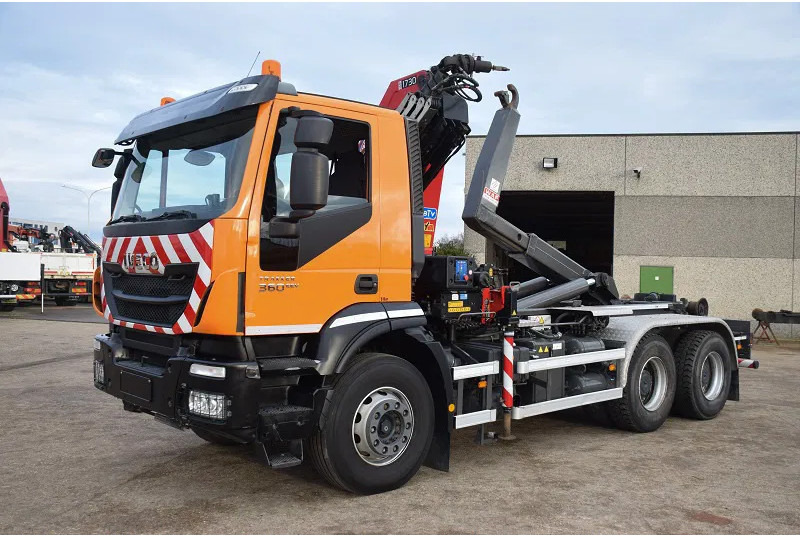 Iveco Trakker AD260T36 - Hook lift truck: picture 2 Iveco Trakker AD260T36 - Hook lift truck: picture 2