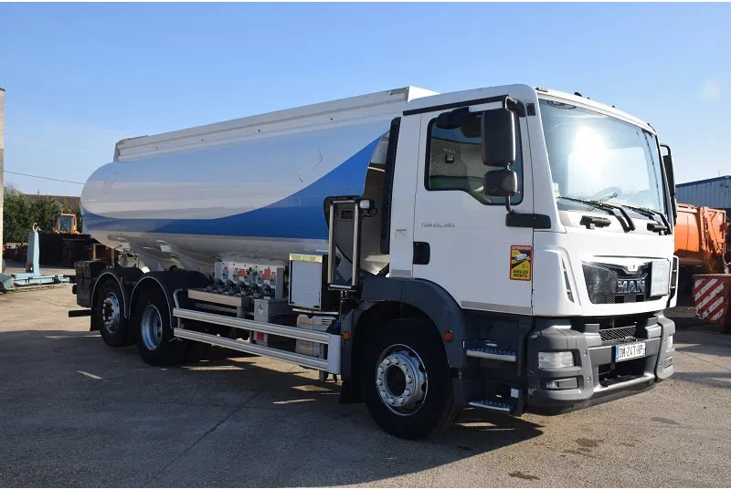 MAN TGM 18.290 - Tanker truck: picture 1 MAN TGM 18.290 - Tanker truck: picture 1