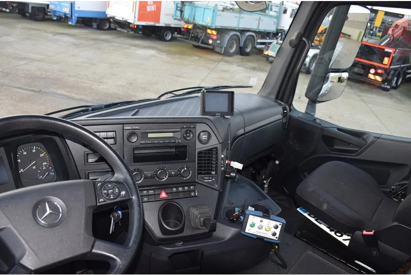 Dropside/ Flatbed truck Mercedes-Benz Arocs 1836: picture 16