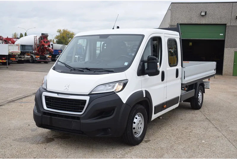 Peugeot Boxer - Open body delivery van, Combi van: picture 2 Peugeot Boxer - Open body delivery van, Combi van: picture 2