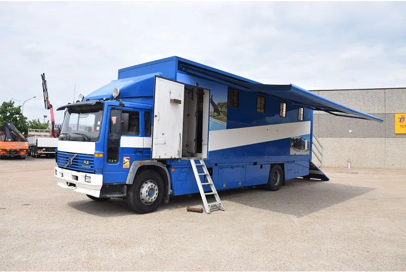 Volvo FL 250 - 19 ton ( 7 PAARDEN ) - Horse truck: picture 3 Volvo FL 250 - 19 ton ( 7 PAARDEN ) - Horse truck: picture 3