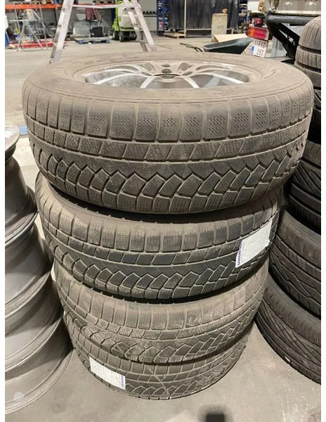 Continental Continental banden met velgen 235/65 R17 - Wheels and tires for Car: picture 1 Continental Continental banden met velgen 235/65 R17 - Wheels and tires for Car: picture 1